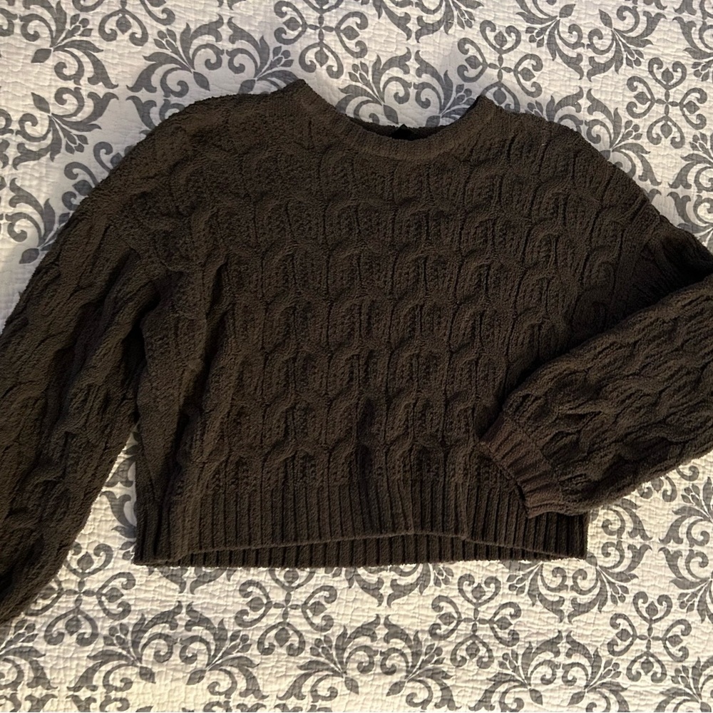 XS olive green sweater, cropped.